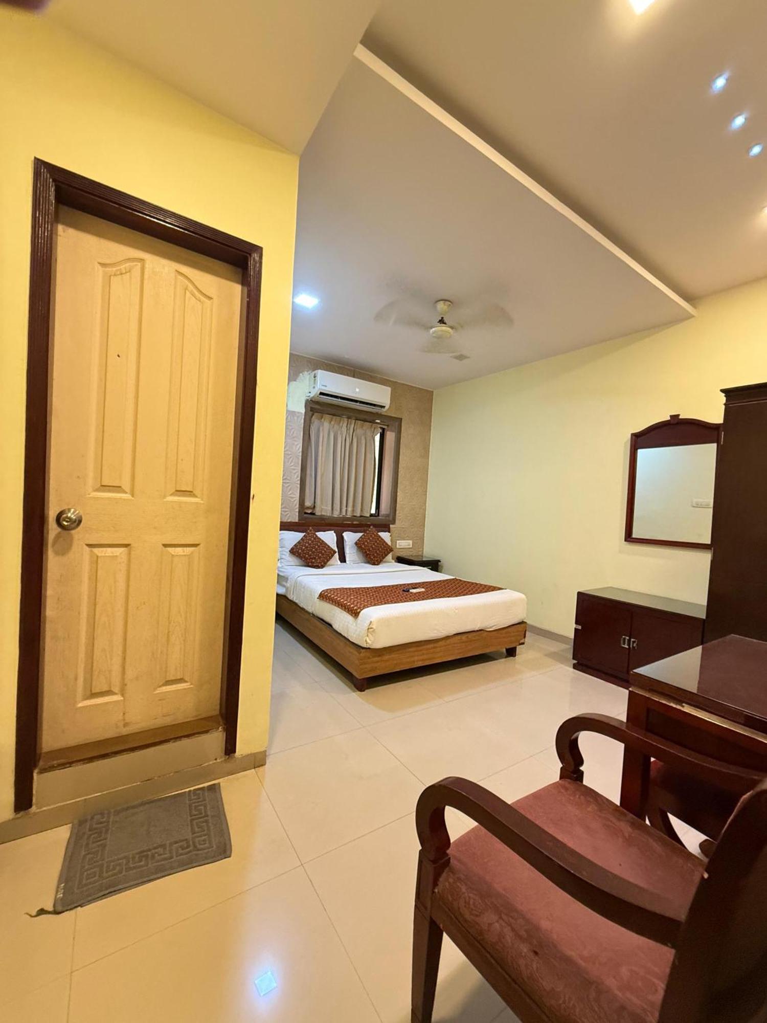Hotel Gold Coast Bombay Esterno foto