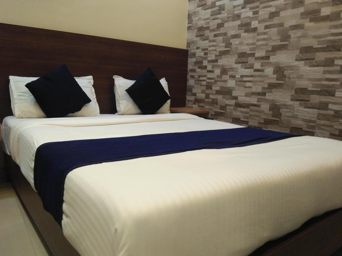 Hotel Gold Coast Bombay Esterno foto